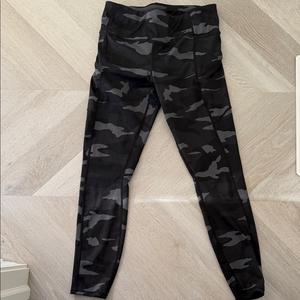 Athleta Black and Gray Camouflage women's Leggings